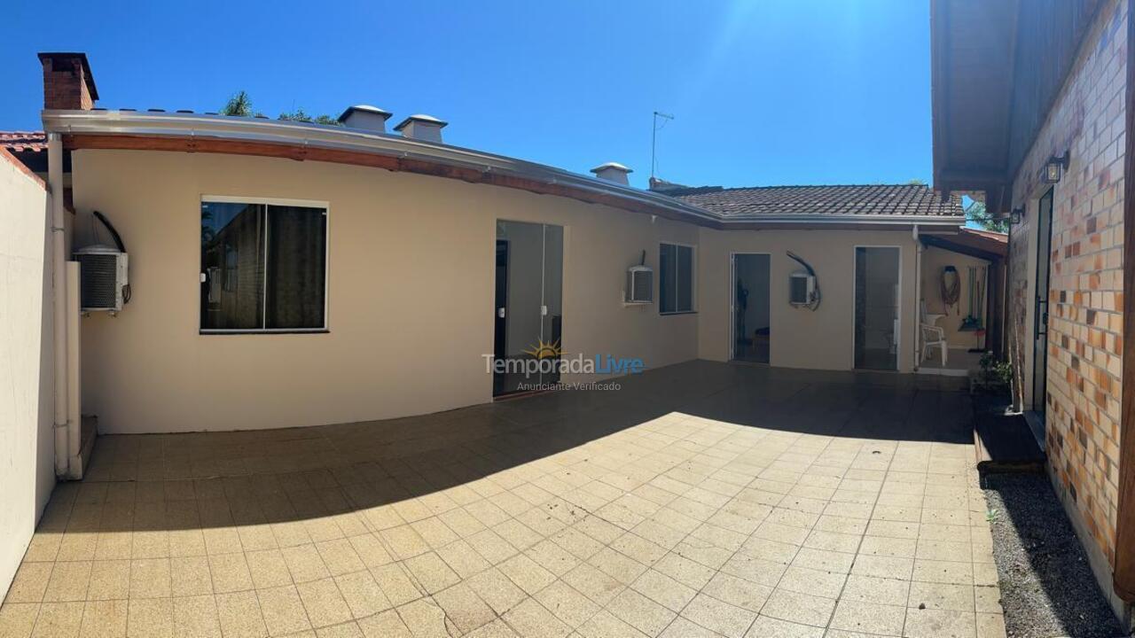 Casa para aluguel de temporada em Guaratuba (Barra do Saí)