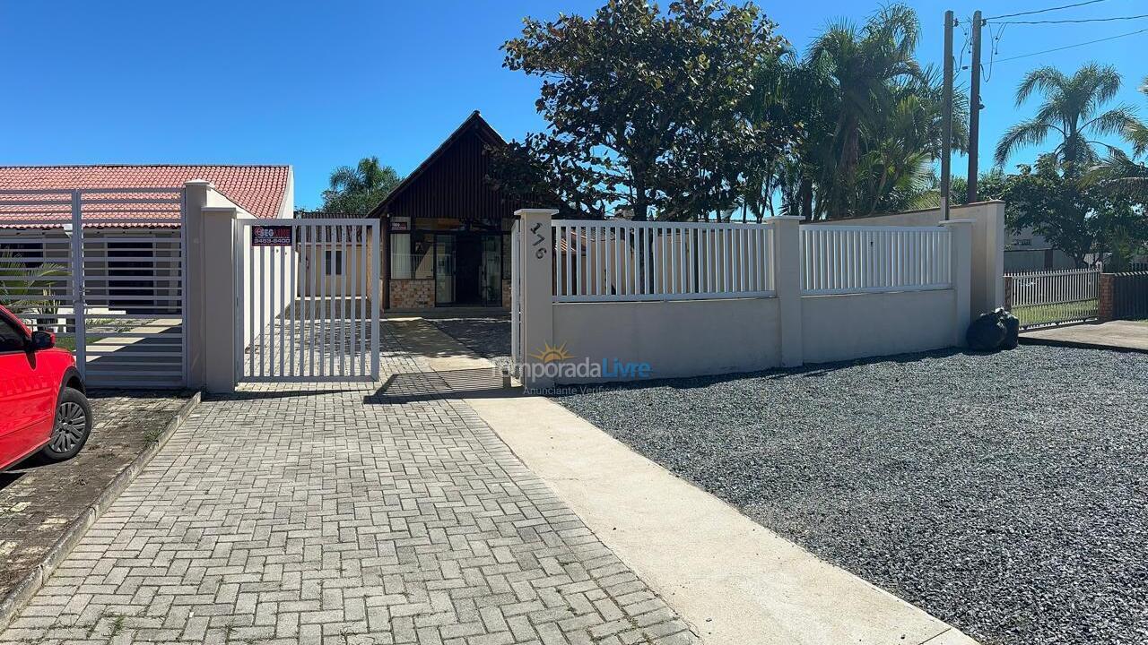 Casa para alquiler de vacaciones em Guaratuba (Barra do Saí)