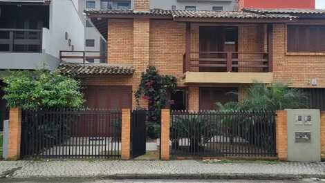 Townhouse in Bombas - Bombinhas - SC