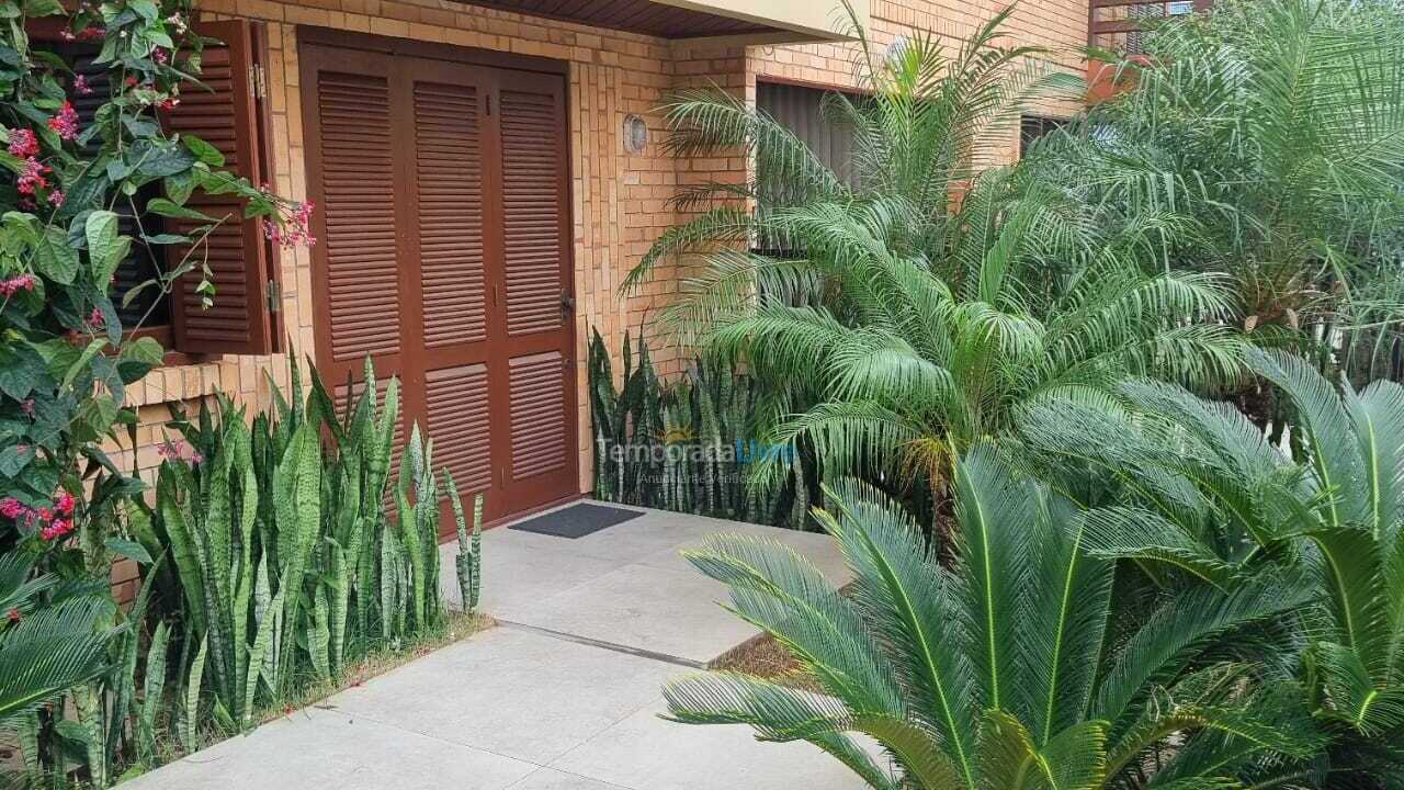 Casa para alquiler de vacaciones em Bombinhas (Praia de Bombas)