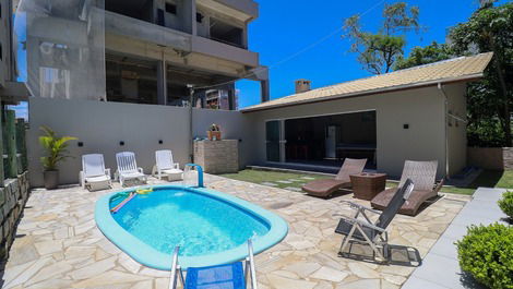 Casa con piscina 3 suites en Mariscal!!