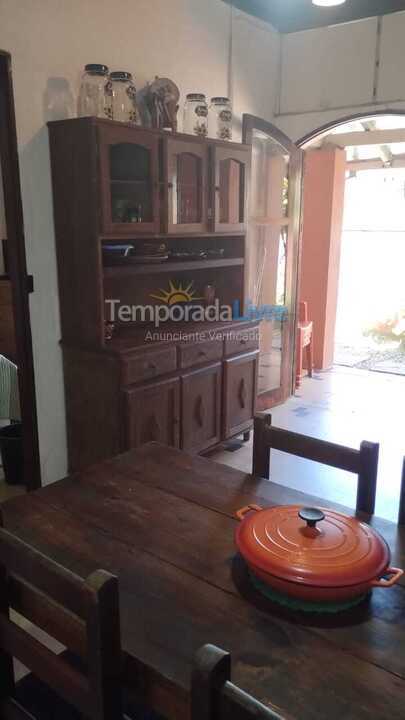 Casa para aluguel de temporada em Ubatuba (Enseada)