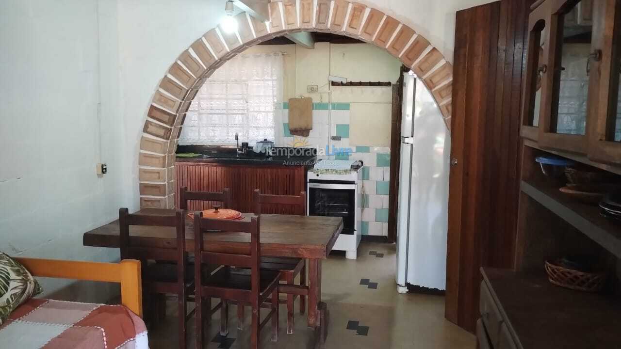 Casa para aluguel de temporada em Ubatuba (Enseada)