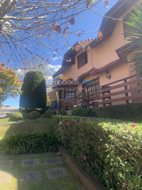 Casa para aluguel de temporada em Campos do Jordão (Alto do Capivari)