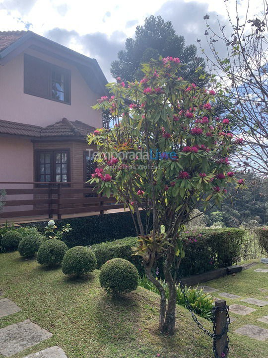 Casa para aluguel de temporada em Campos do Jordão (Alto do Capivari)