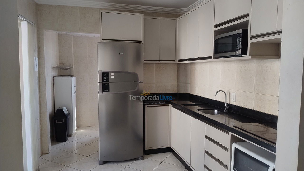 Apartamento para aluguel de temporada em Itapema (Meia Praia)