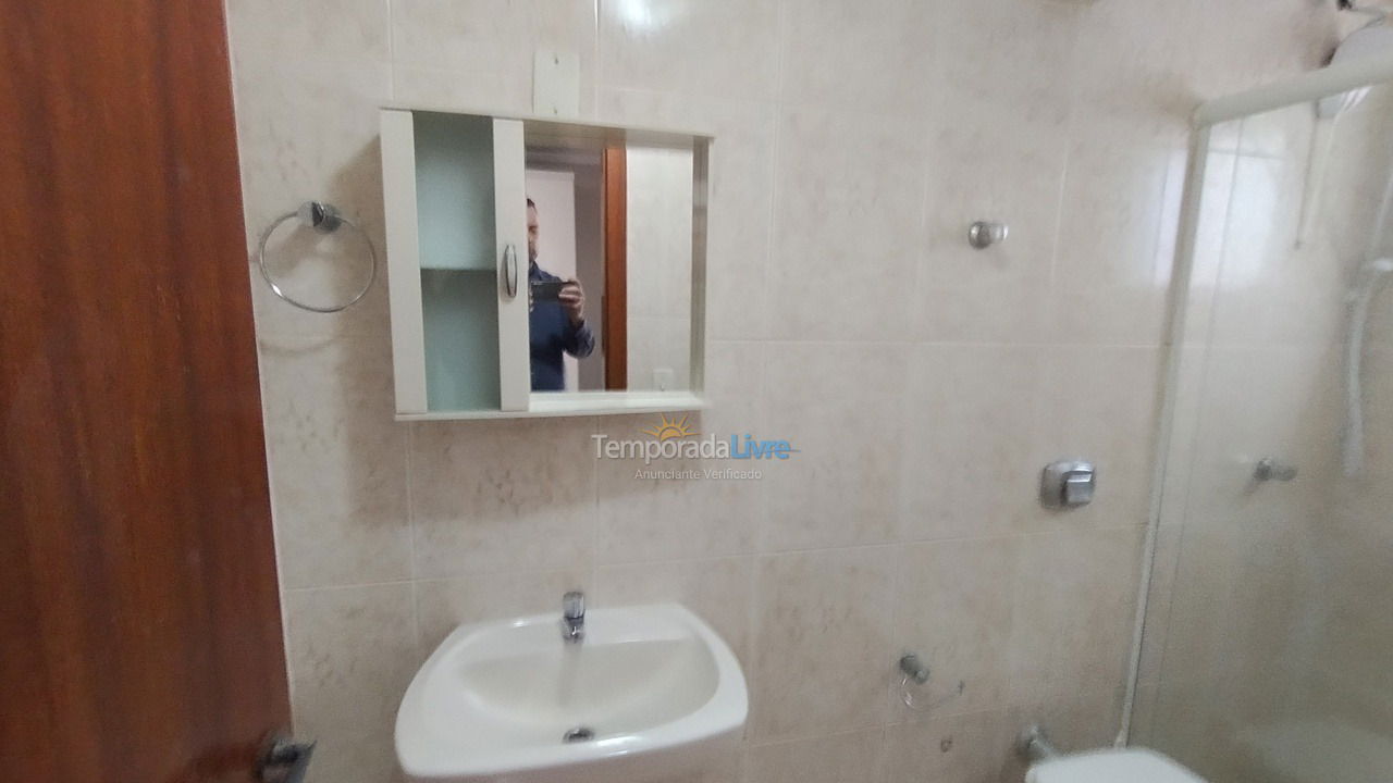 Apartamento para aluguel de temporada em Itapema (Meia Praia)