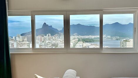 Loft contemporâneo de 85m2 com 2 suítes e vista na lagoa para alugar em ipanema