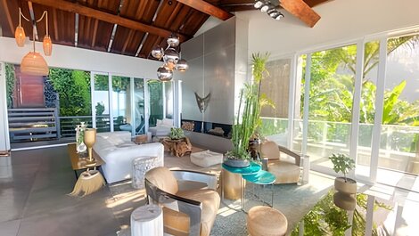 Residência de luxo com piscina exclusiva no joá