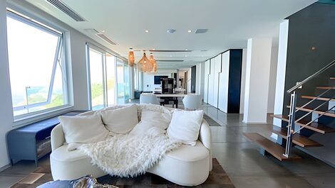 Residência de luxo com piscina exclusiva no joá