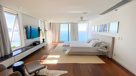 Residência de luxo com piscina exclusiva no joá
