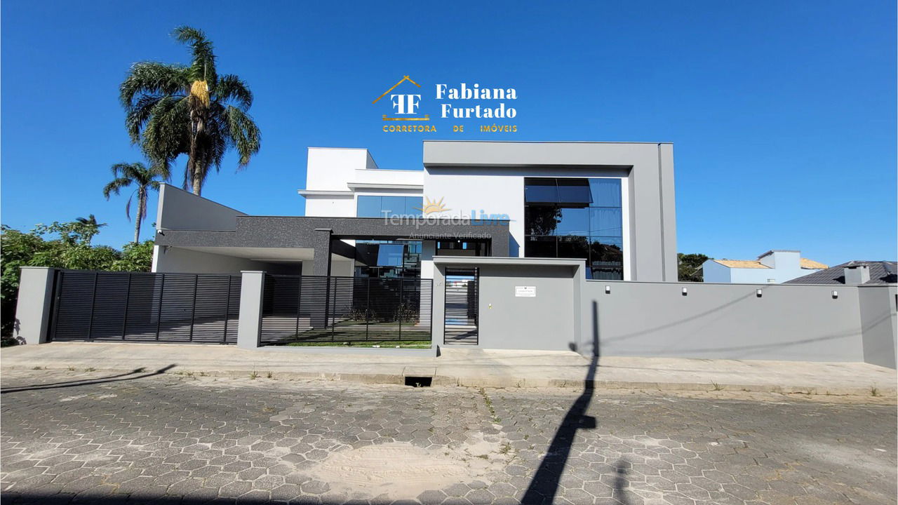 Casa para alquiler de vacaciones em São Francisco do Sul (Praia de Itaguaçu)