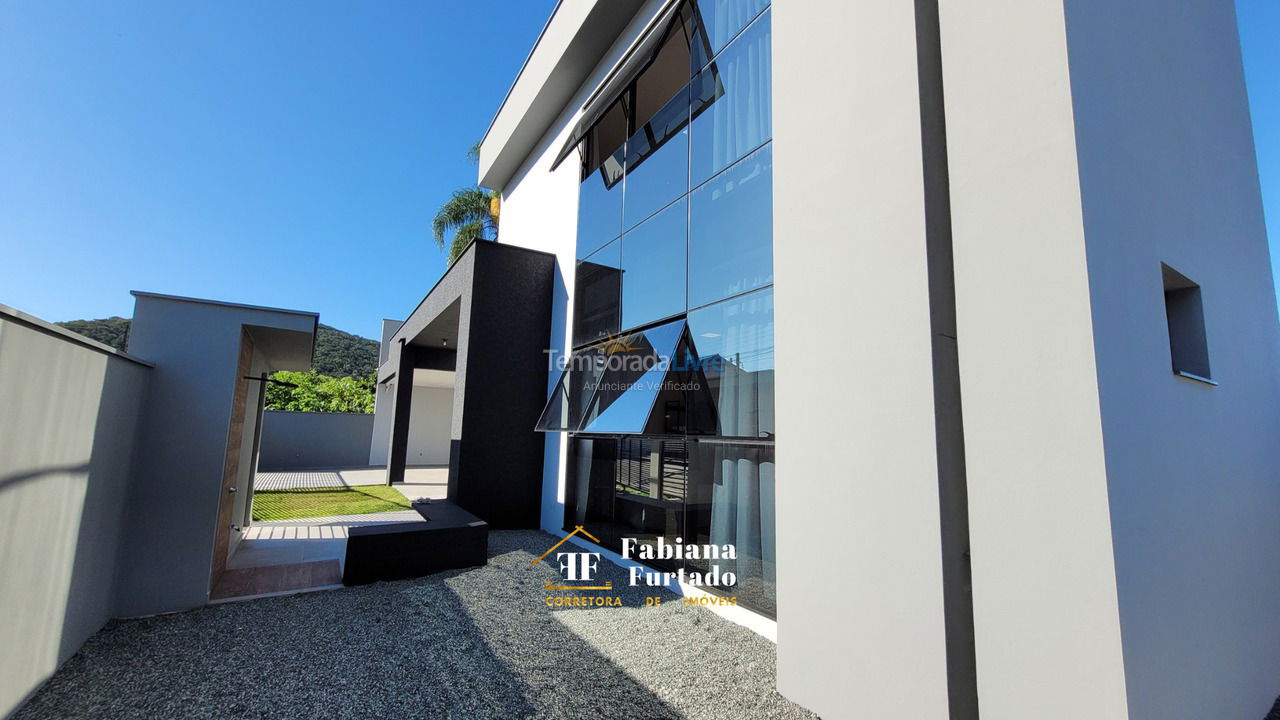 Casa para aluguel de temporada em São Francisco do Sul (Praia de Itaguaçu)