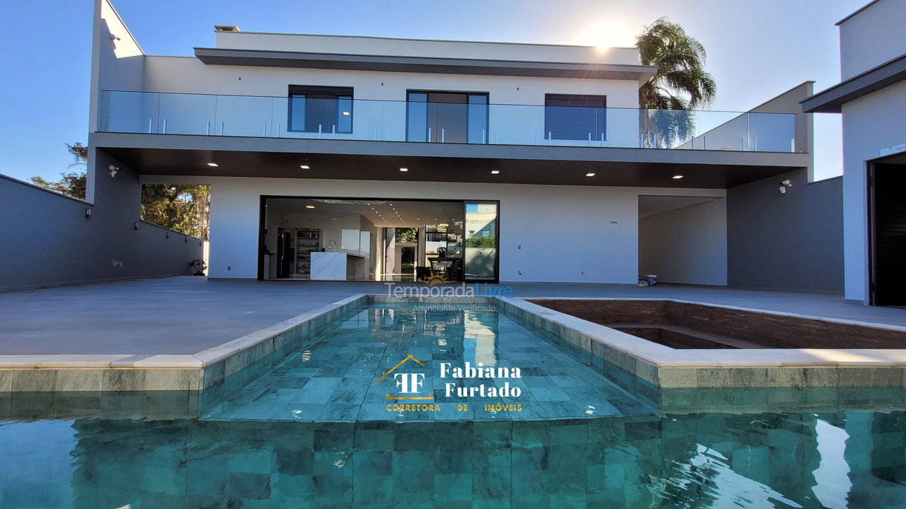 Casa para alquiler de vacaciones em São Francisco do Sul (Praia de Itaguaçu)