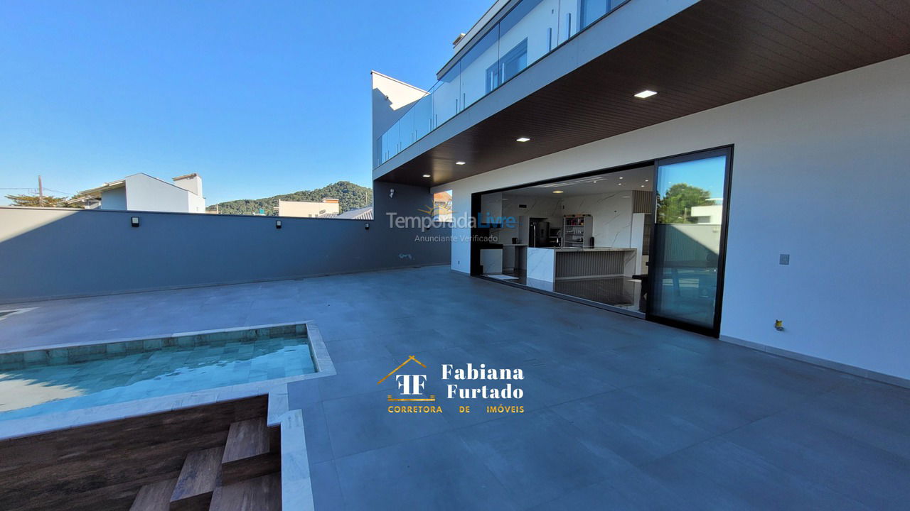 Casa para aluguel de temporada em São Francisco do Sul (Praia de Itaguaçu)