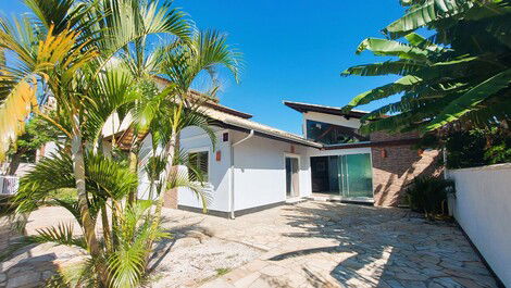 Vacation Rentals Bombinhas - LC1010