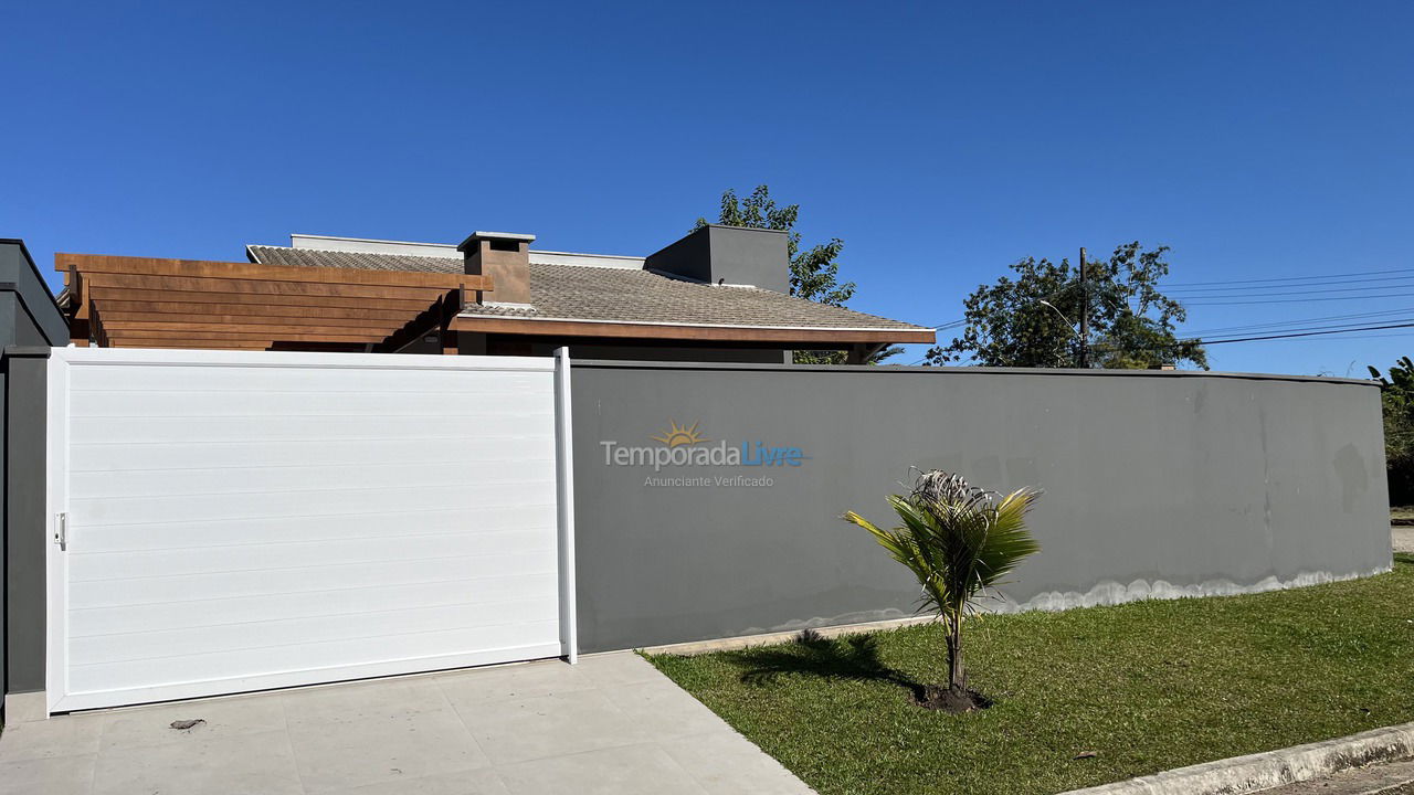 Casa para alquiler de vacaciones em Caraguatatuba (Praia da Mococa)