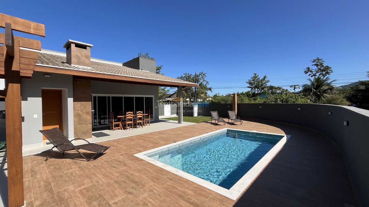 Casa para alquiler de vacaciones em Caraguatatuba (Praia da Mococa)