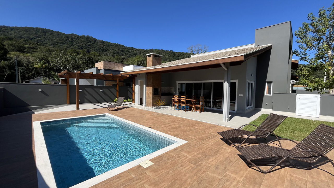 Casa para alquiler de vacaciones em Caraguatatuba (Praia da Mococa)