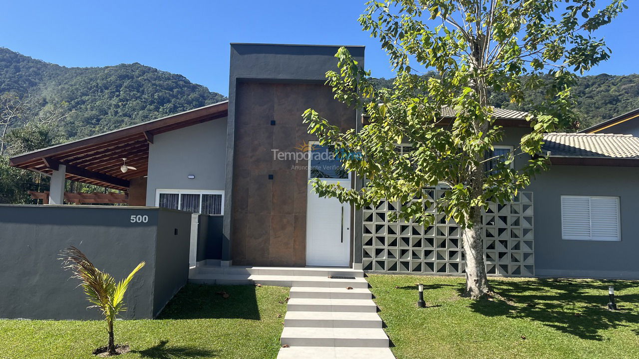 Casa para alquiler de vacaciones em Caraguatatuba (Praia da Mococa)