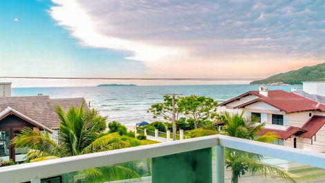 Ático dúplex con vistas panorámicas a la playa de Canto Grande