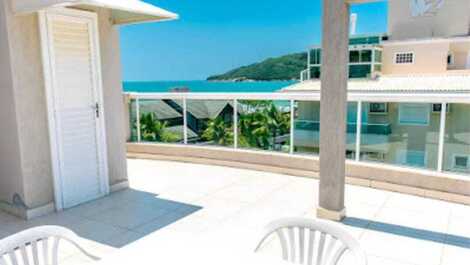 Duplex penthouse with sea view on Canto Grande Beach in Bombinhas