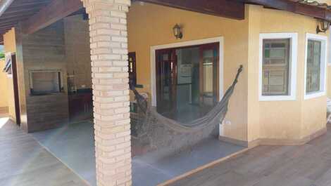 Comfortable House, next to the Mall, 3 suites, air conditioning