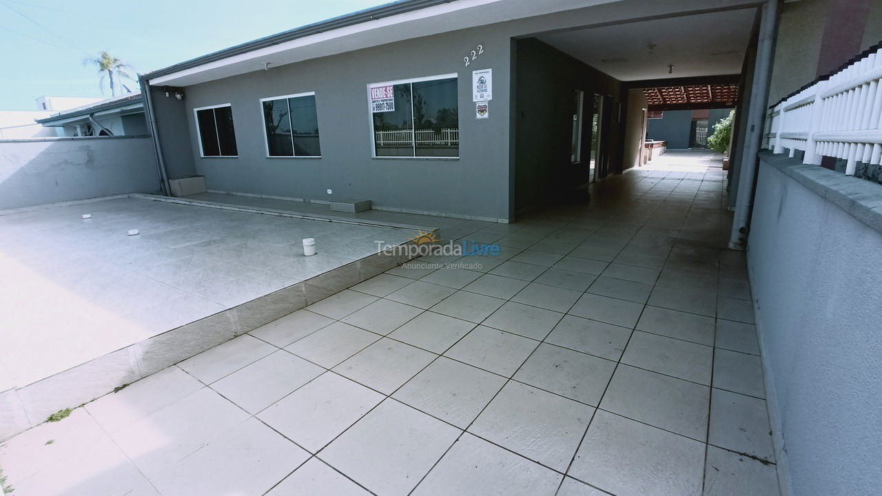 Casa para aluguel de temporada em Itapoá (Barra do Saí)