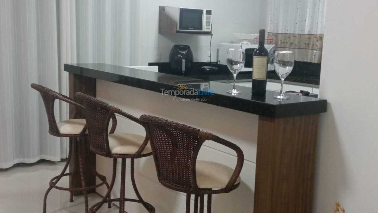 Apartamento para aluguel de temporada em Itapema (Meia Praia)