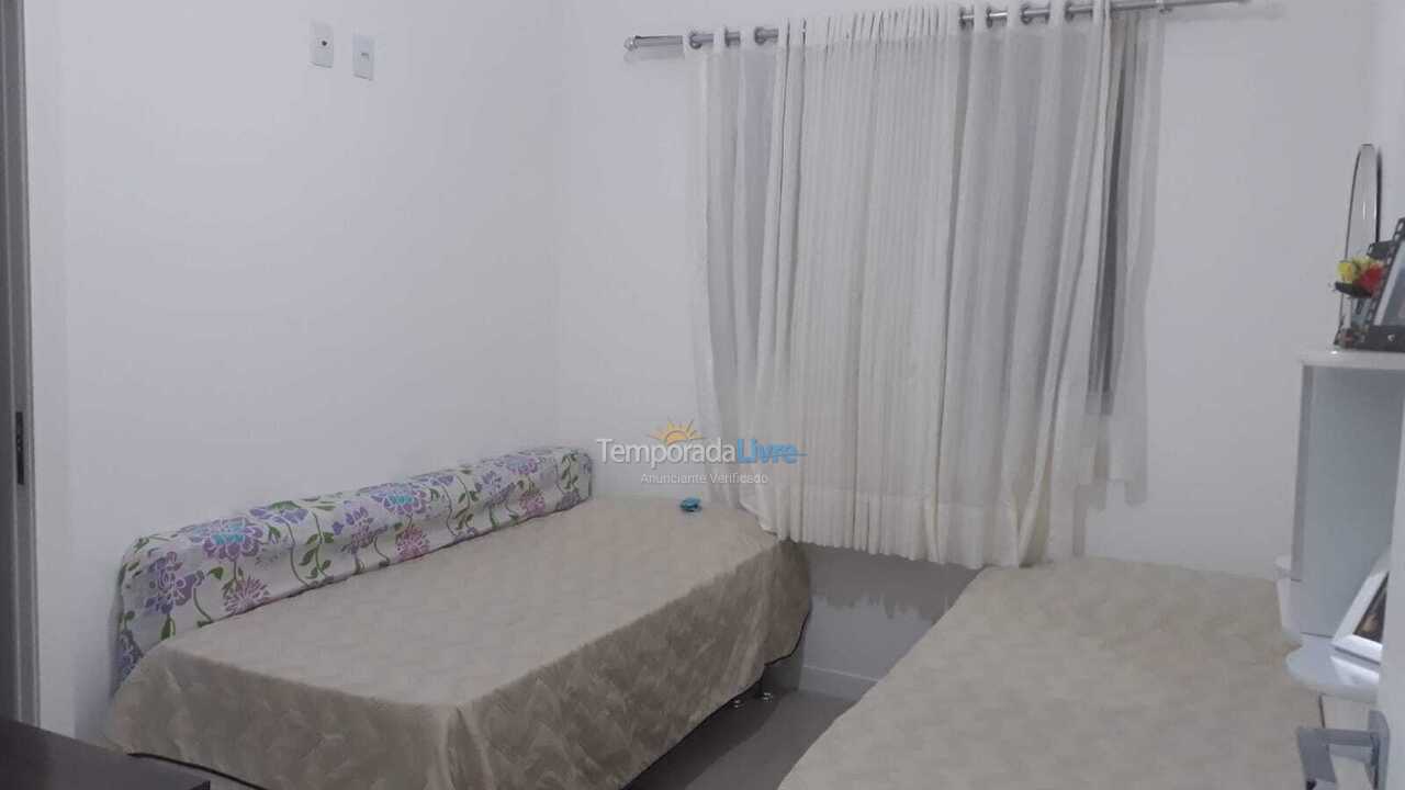 Apartamento para aluguel de temporada em Itapema (Meia Praia)