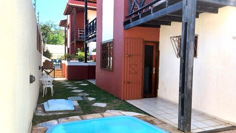 Duplex com jardim e piscina e churrasqueira