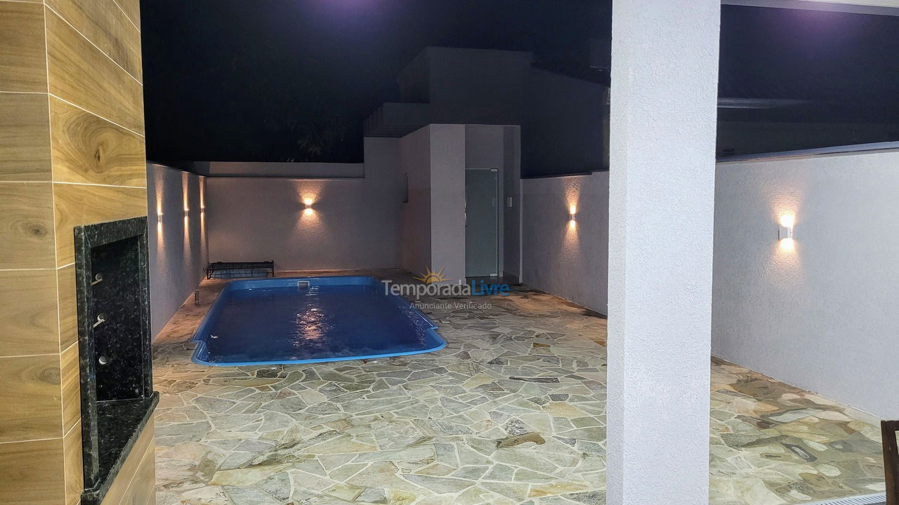 Casa para alquiler de vacaciones em Itapoá (Balneário Cambiju)