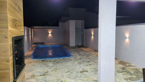 HOUSE WITH POOL 250M FROM THE SEA - ITAPOÁ/SC