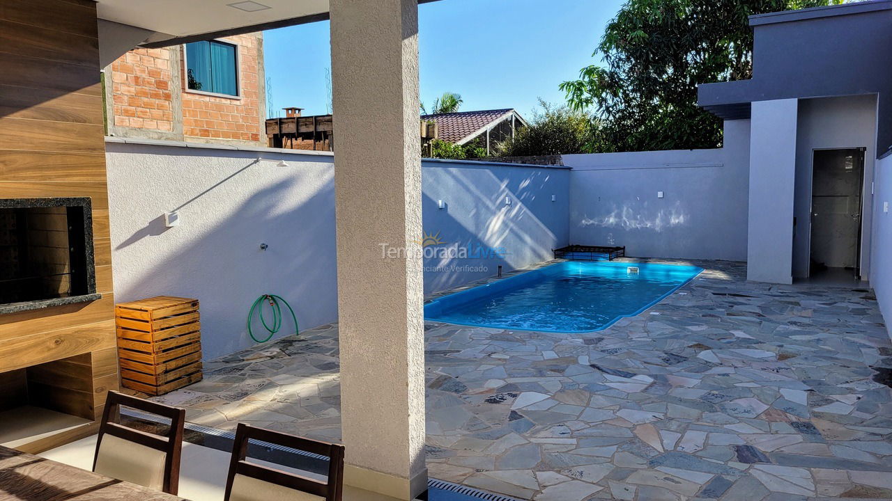 Casa para aluguel de temporada em Itapoá (Balneário Cambiju)