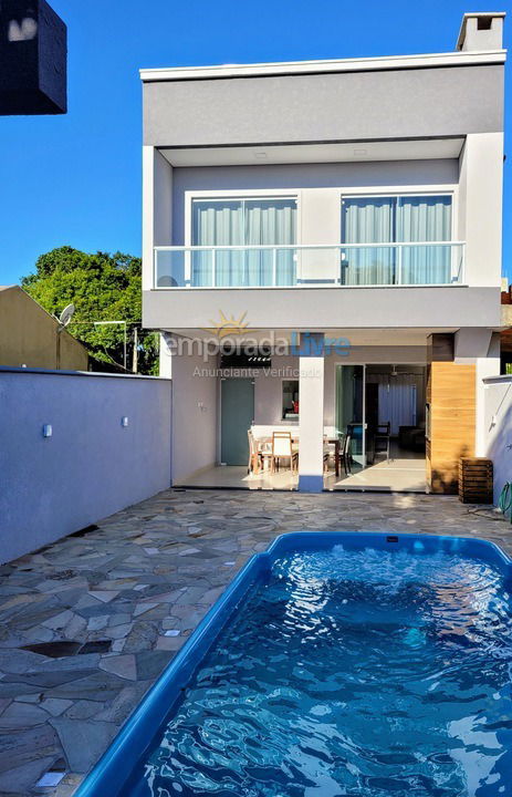 Casa para aluguel de temporada em Itapoá (Balneário Cambiju)