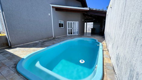 Casa com piscina em Bertioga - SP