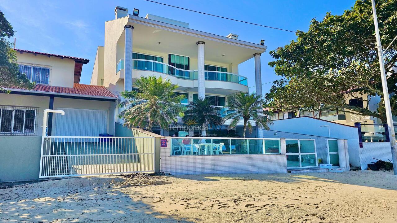 Casa para aluguel de temporada em Bombinhas (Canto Grande)