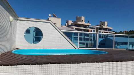 Cobertura Duplex com Piscina Privativa Frente Mar Bombinhas