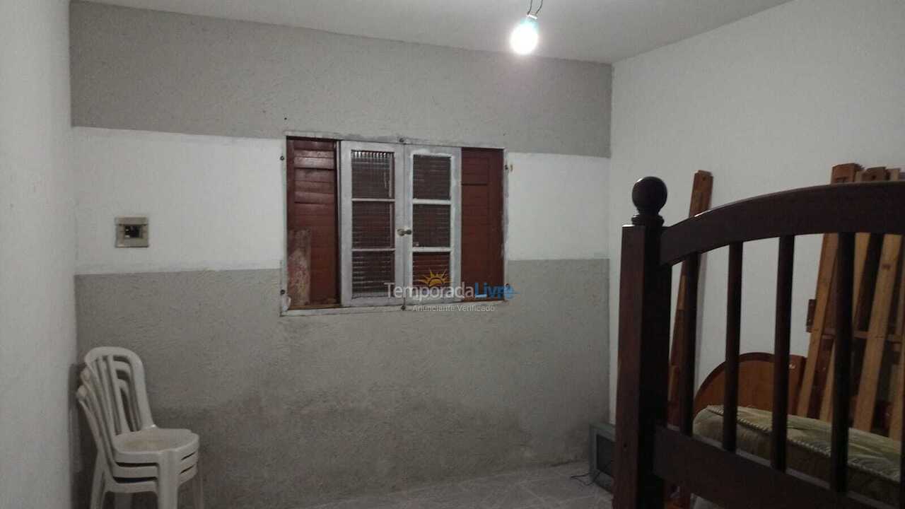 Casa para aluguel de temporada em Mongaguá (Jardim Columbia)