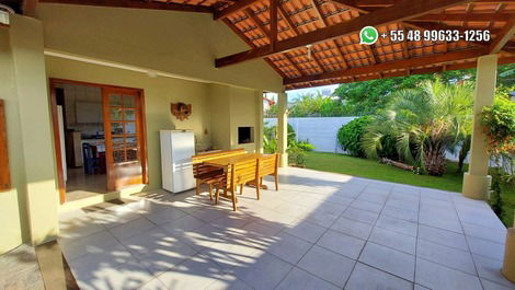 House in Praia dos Ingleses, sleeps 8, in a gated community