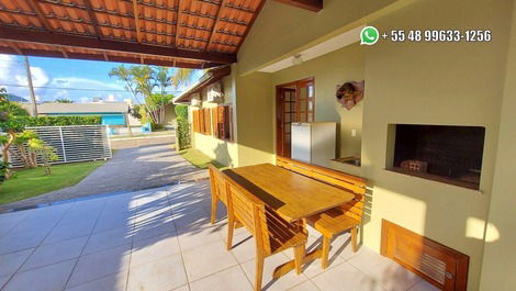 House in Praia dos Ingleses, sleeps 8, in a gated community