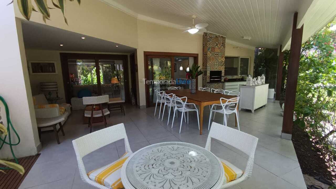 Casa para alquiler de vacaciones em São Sebastião (Praia da Baleia)