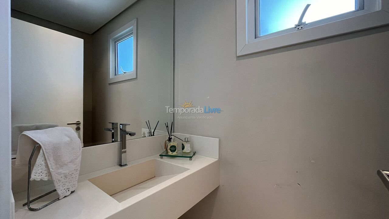 Apartamento para aluguel de temporada em Florianopolis (Praia dos Ingleses)