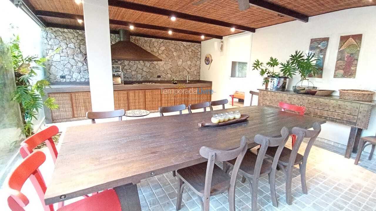 Casa para alquiler de vacaciones em São Sebastião (Praia da Baleia)