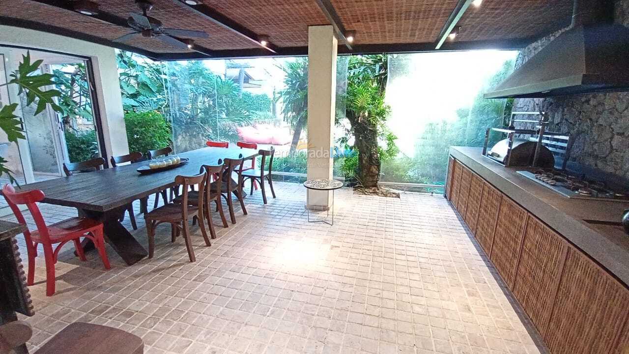 Casa para alquiler de vacaciones em São Sebastião (Praia da Baleia)