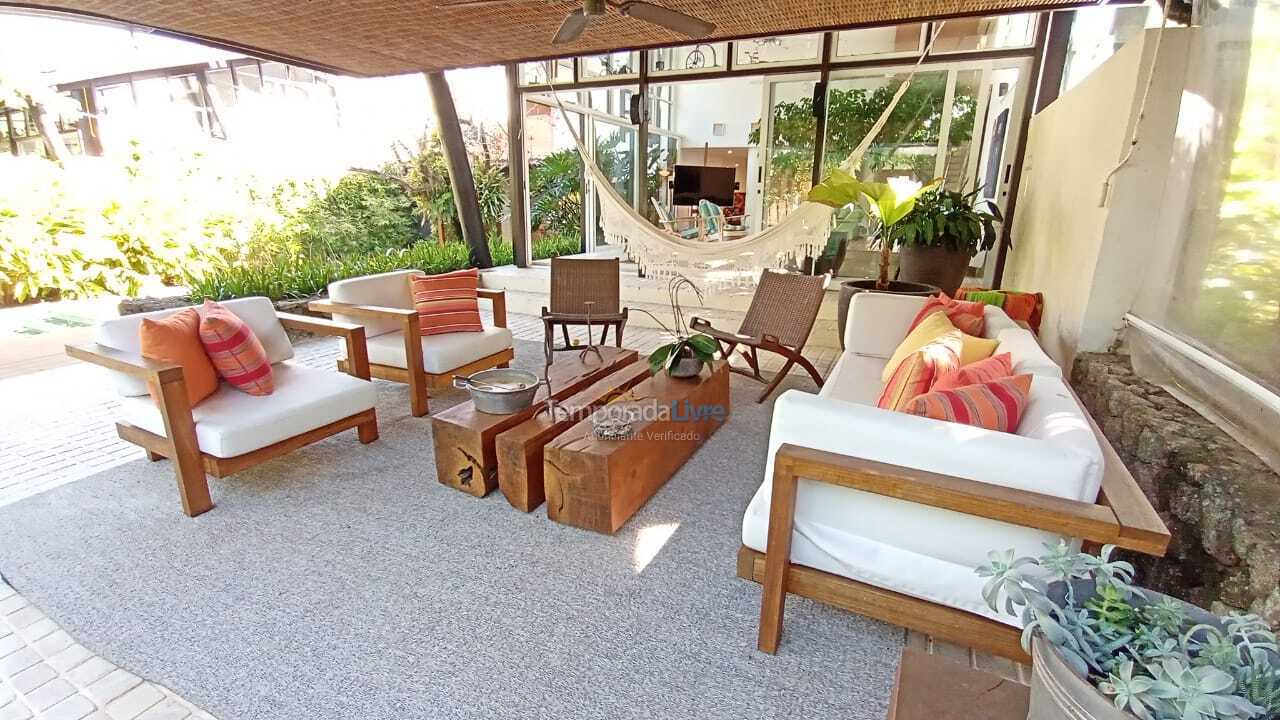 Casa para alquiler de vacaciones em São Sebastião (Praia da Baleia)