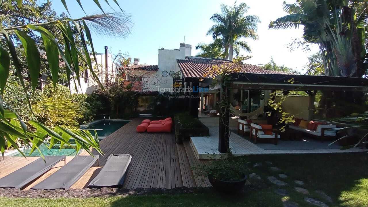 Casa para alquiler de vacaciones em São Sebastião (Praia da Baleia)