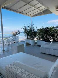 Sale and Rental - House in a condominium facing the sea | Juquehy