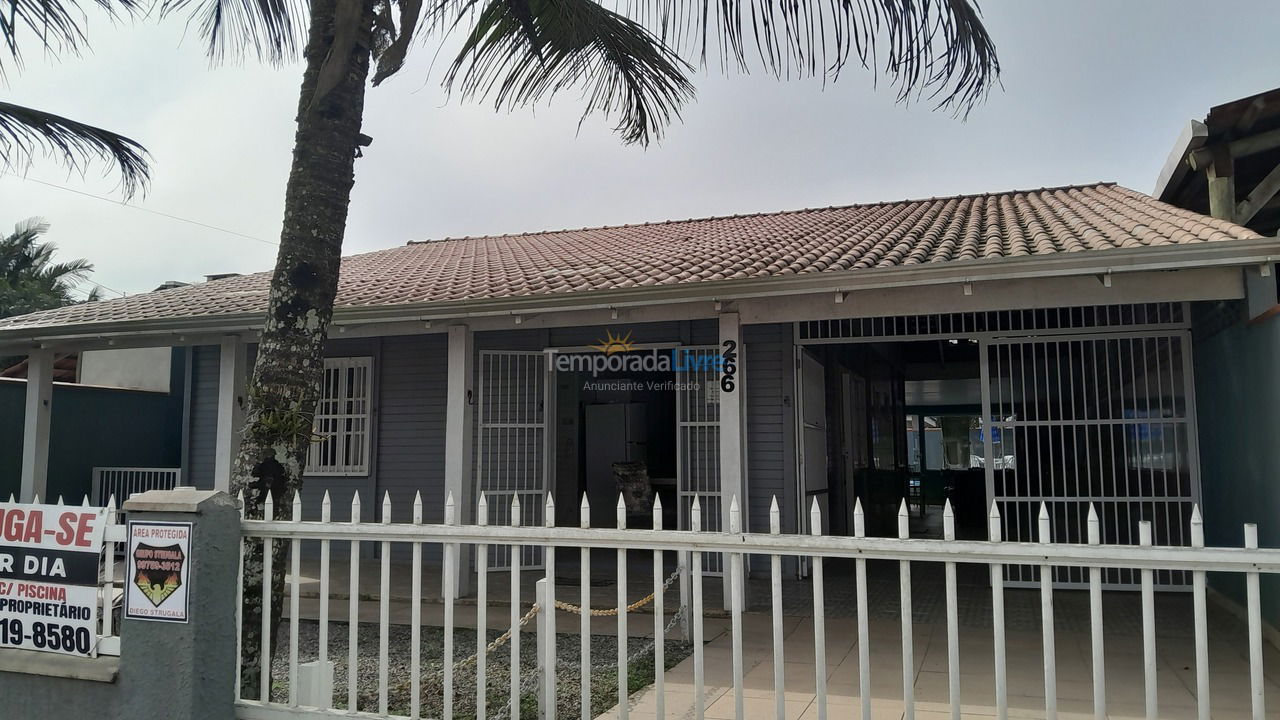 Casa para aluguel de temporada em Itapoá (Barra do Saí)