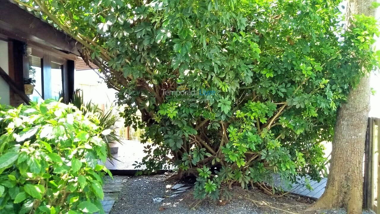 Casa para aluguel de temporada em Bombinhas (Praia de Bombas)